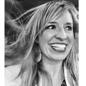 Karlie Belle⭐️POSH AMBASSADOR⭐️TOP-RATED SELLER